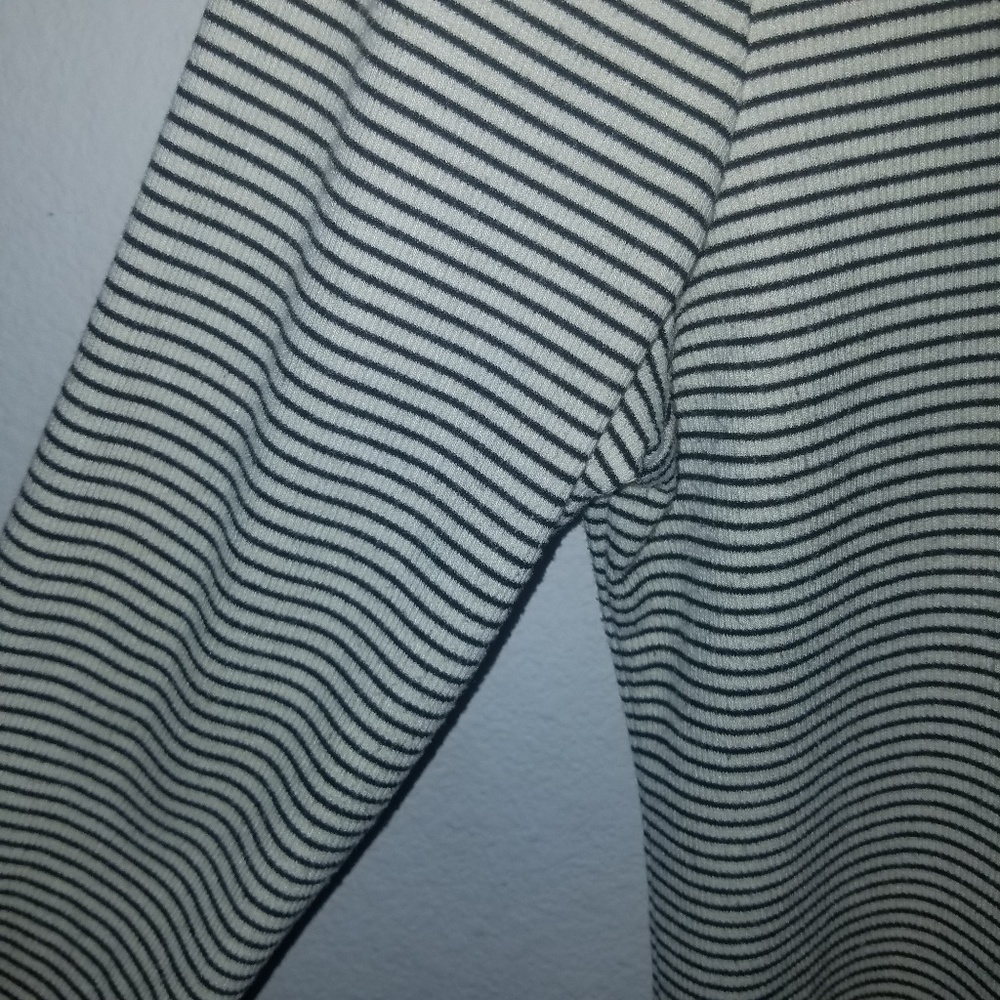 4/$25 Hooded Tunic in Black and Cream - Picture 3 of 4